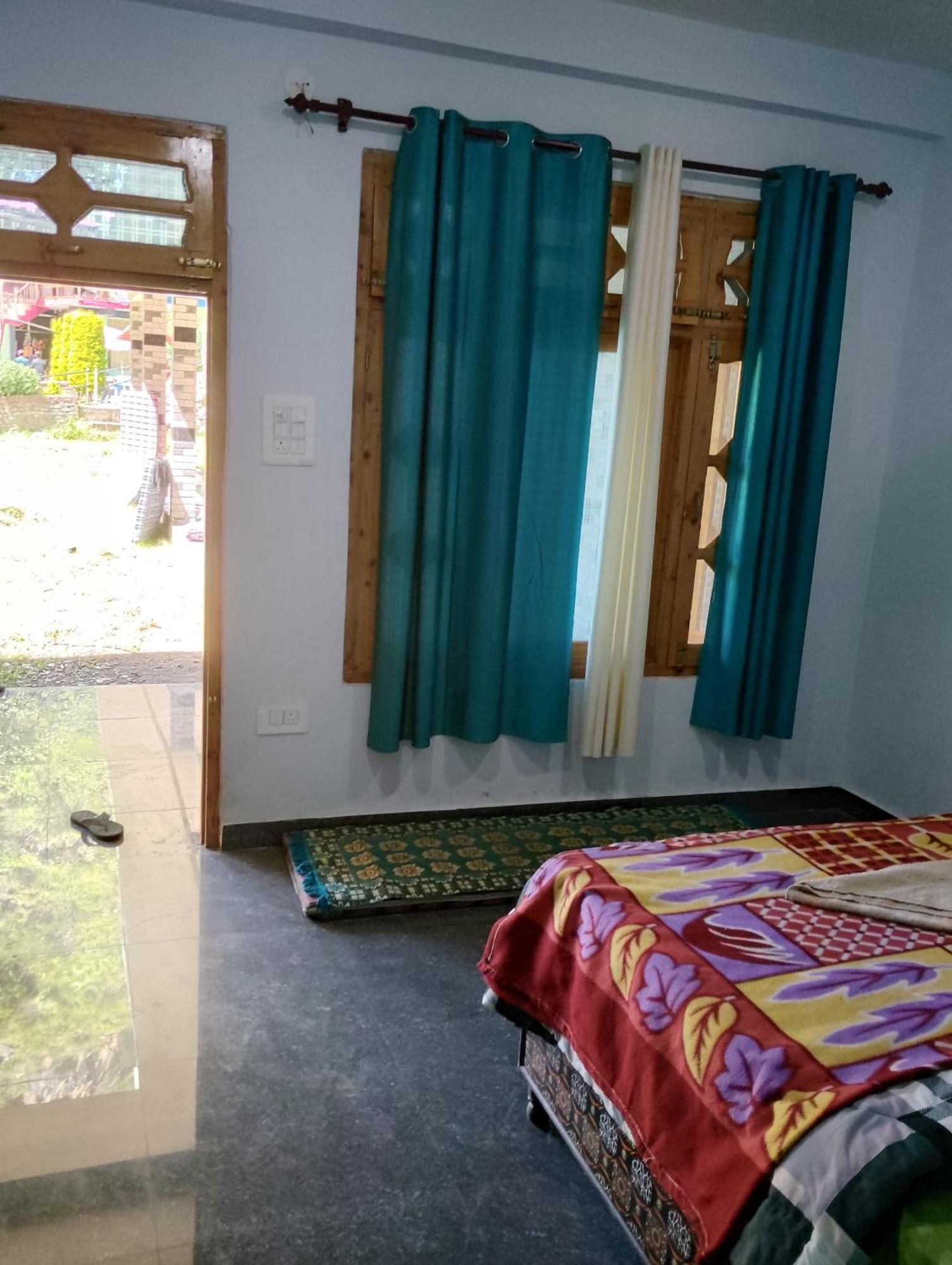 Dog N Hill Hotel Kasol Exterior foto