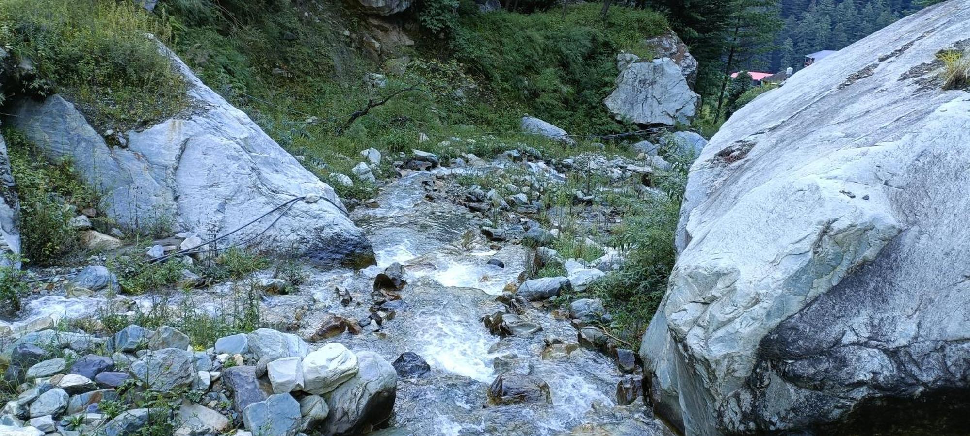 Dog N Hill Hotel Kasol Exterior foto