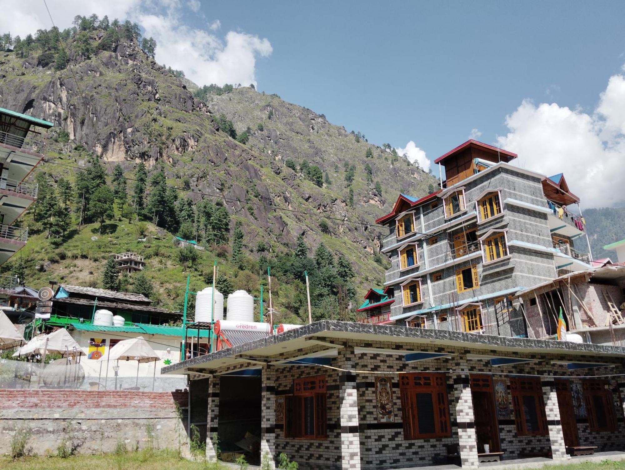 Dog N Hill Hotel Kasol Exterior foto