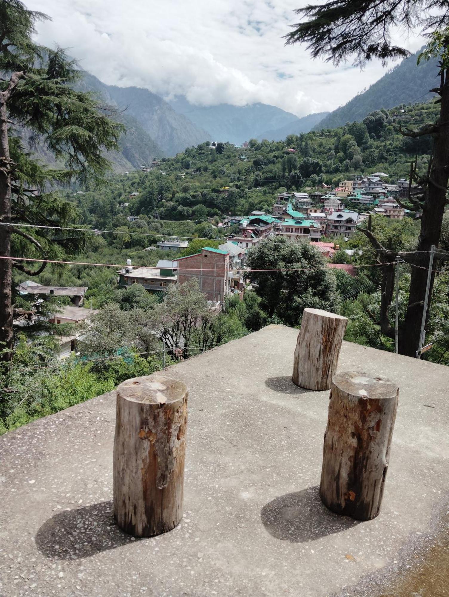 Dog N Hill Hotel Kasol Exterior foto
