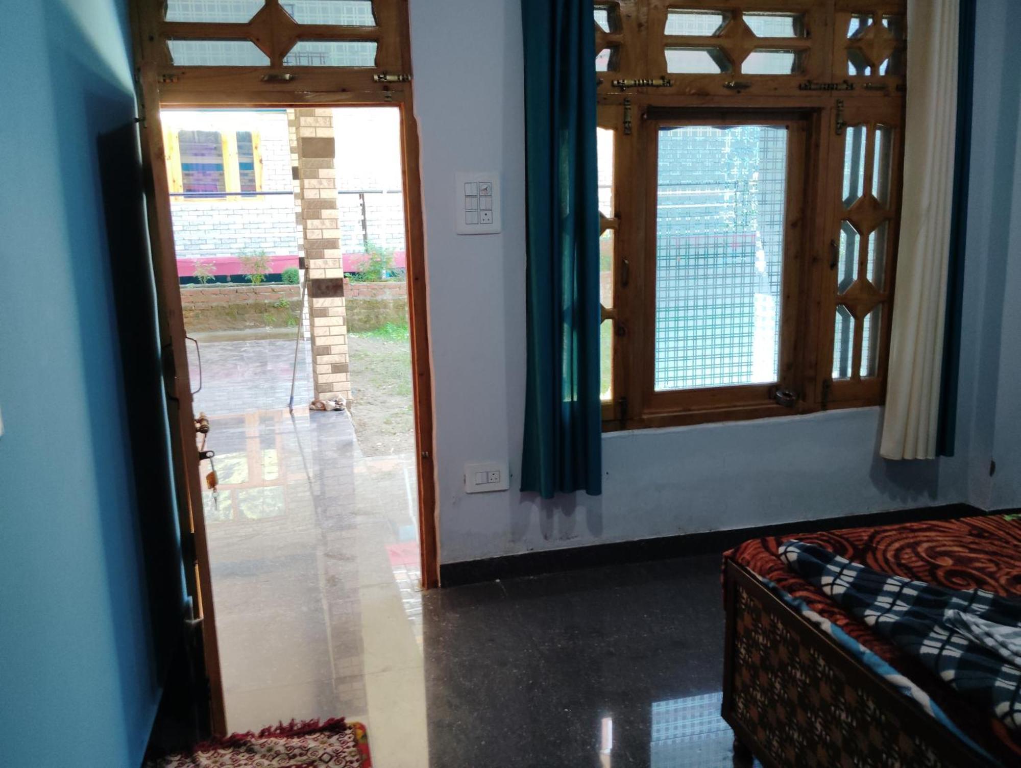 Dog N Hill Hotel Kasol Exterior foto