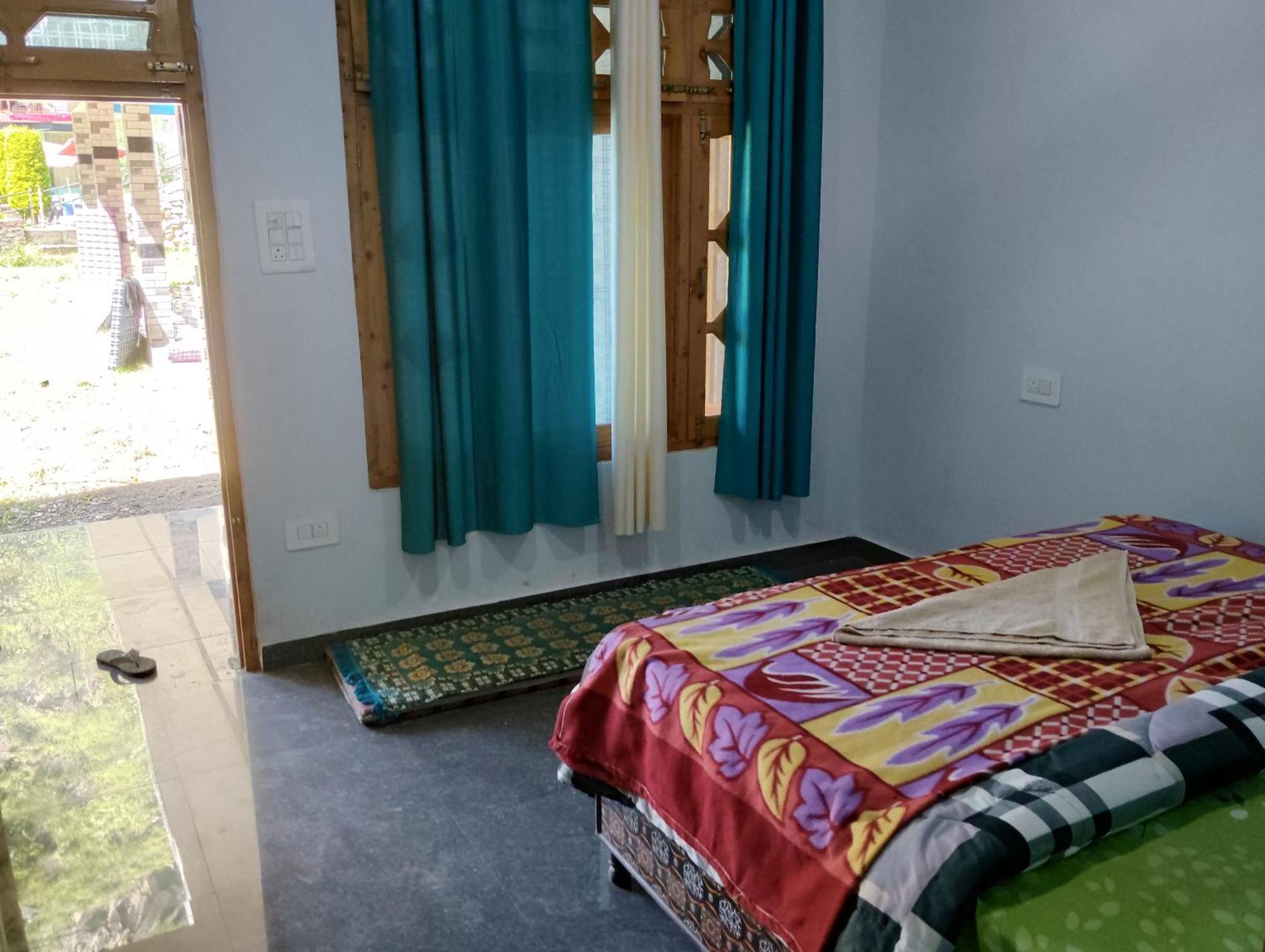 Dog N Hill Hotel Kasol Exterior foto