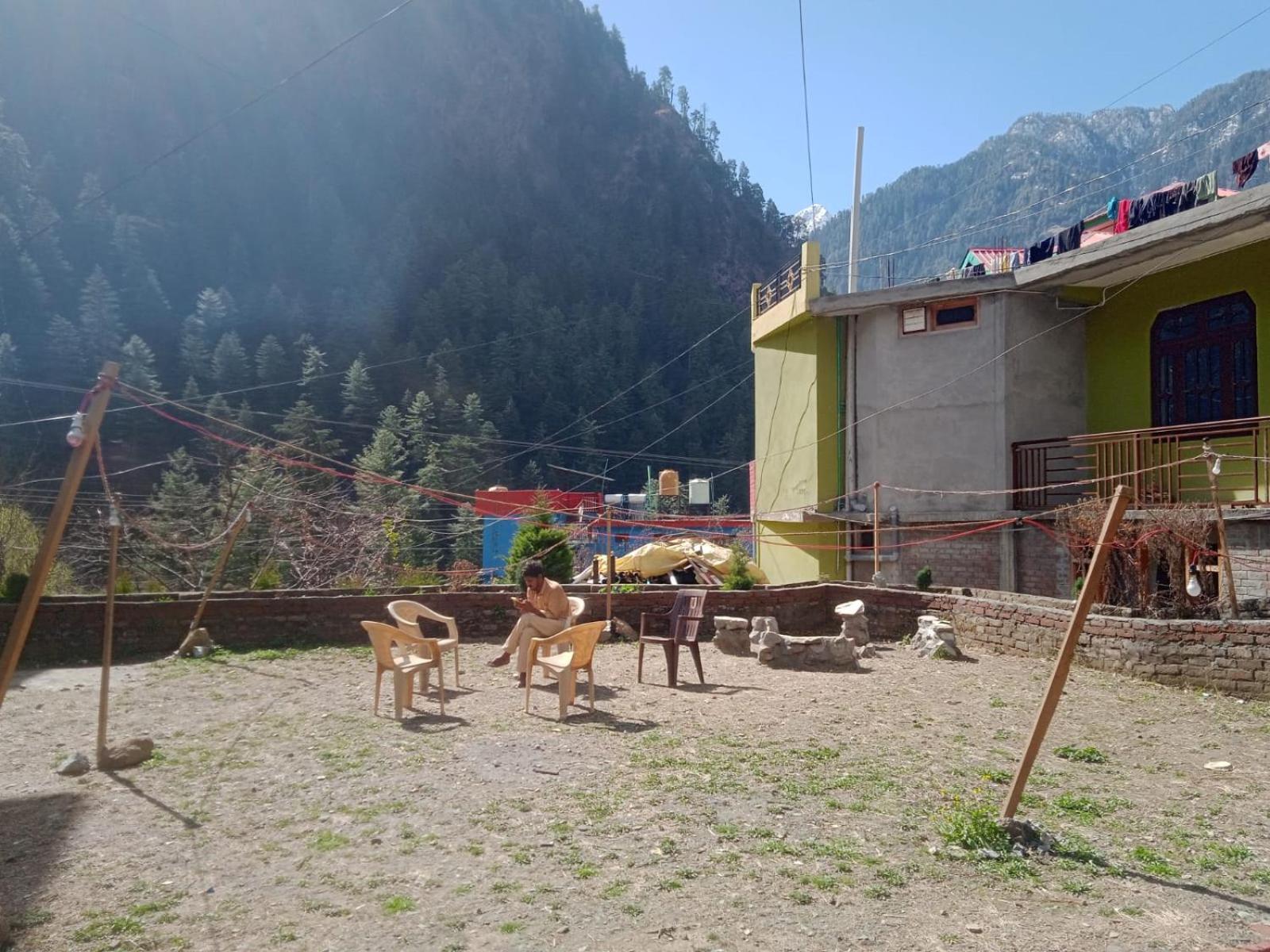 Dog N Hill Hotel Kasol Exterior foto